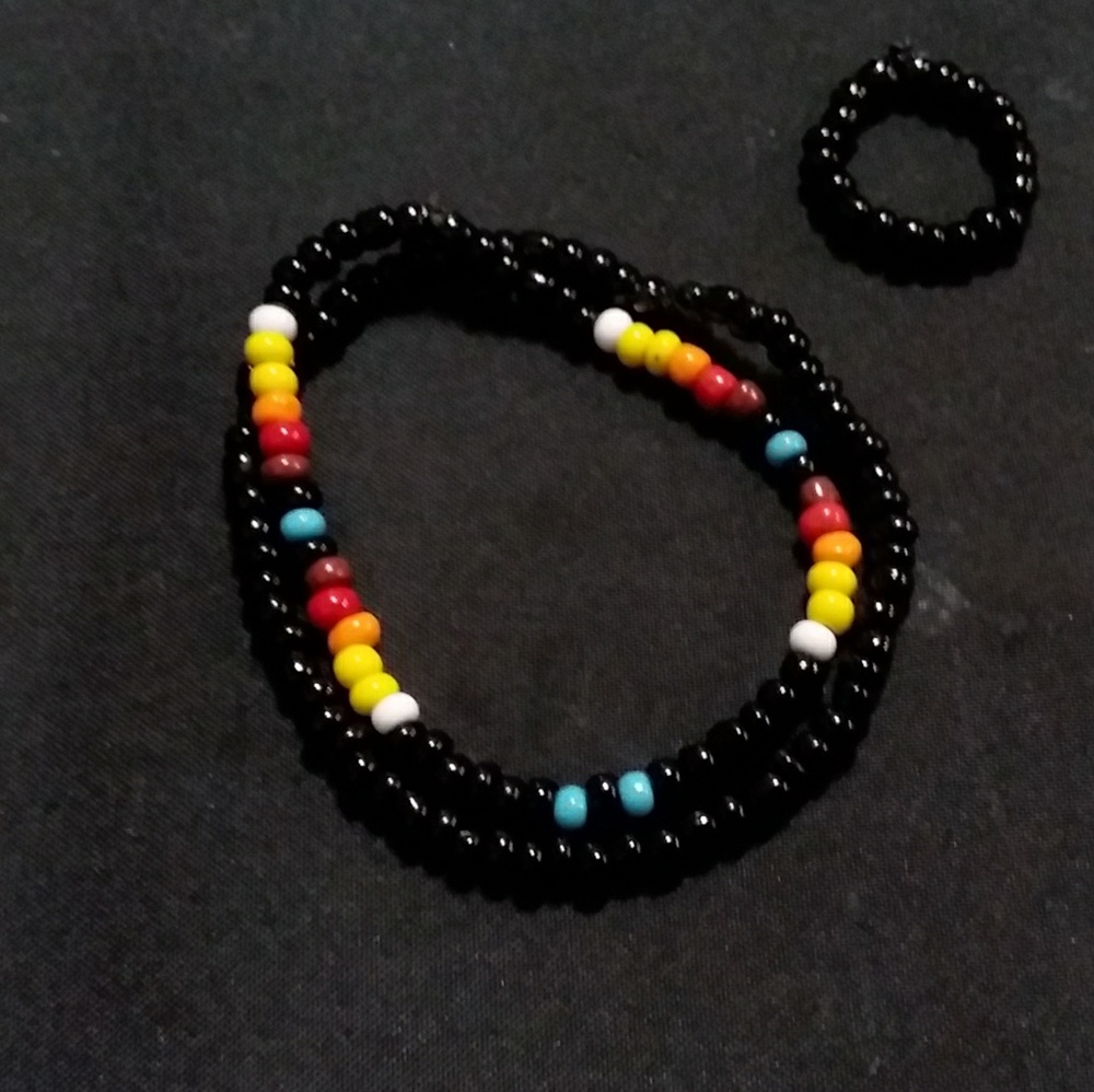 SET 2 Native American Indian beaded bracelets, rin